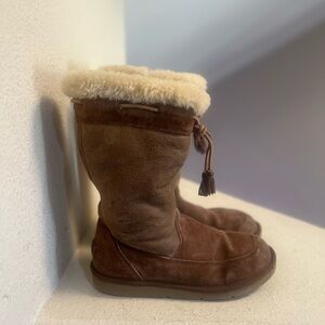 UGG AUSTRALIA 5123 ATLC Suburb Suede  Leather Sheepskin Winter Boots Size 9